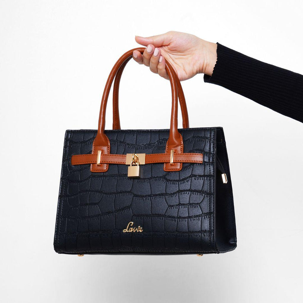 Items You Shouldn't Carry in Your Purse | Reader's Digest